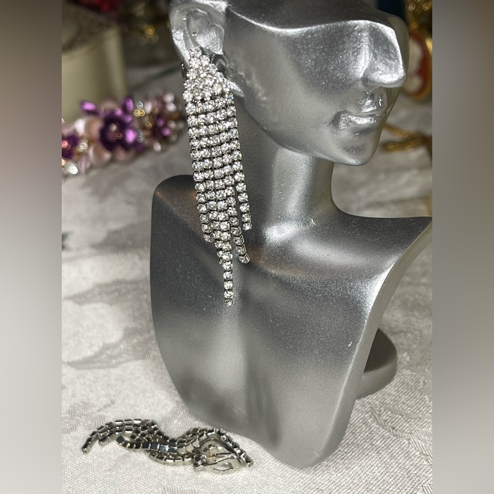 Vintage clip on rhinestone earrings